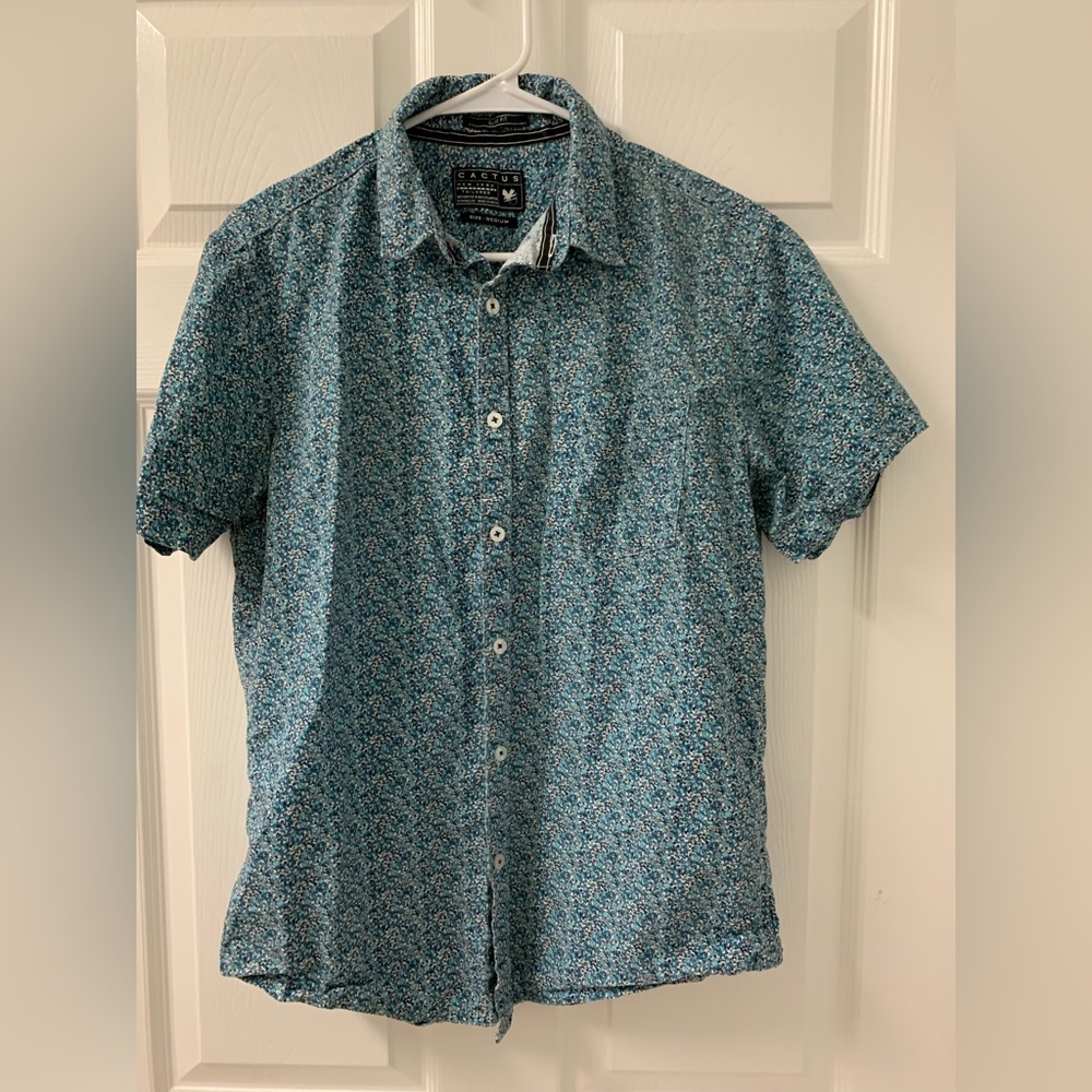 Slim Fit Cactus New York Medium Button Up short sleeve SZ Medium